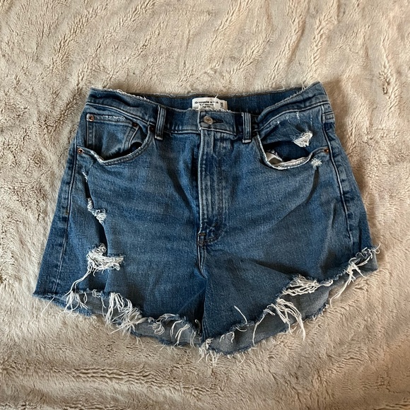 Abercrombie & Fitch Pants - Abercrombie & Fitch 4” High Rise Mom Shorts